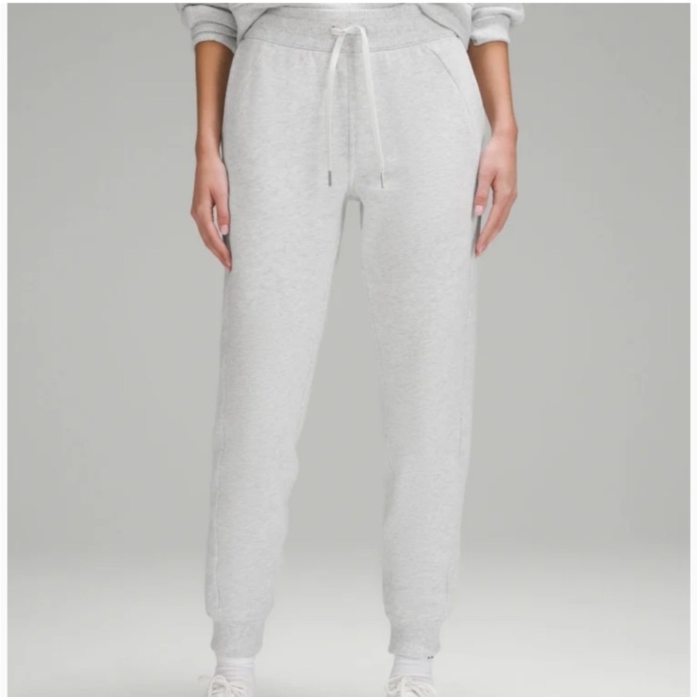 Lululemon Athletica Scuba High Rise Light Gray Joggers | Size 2